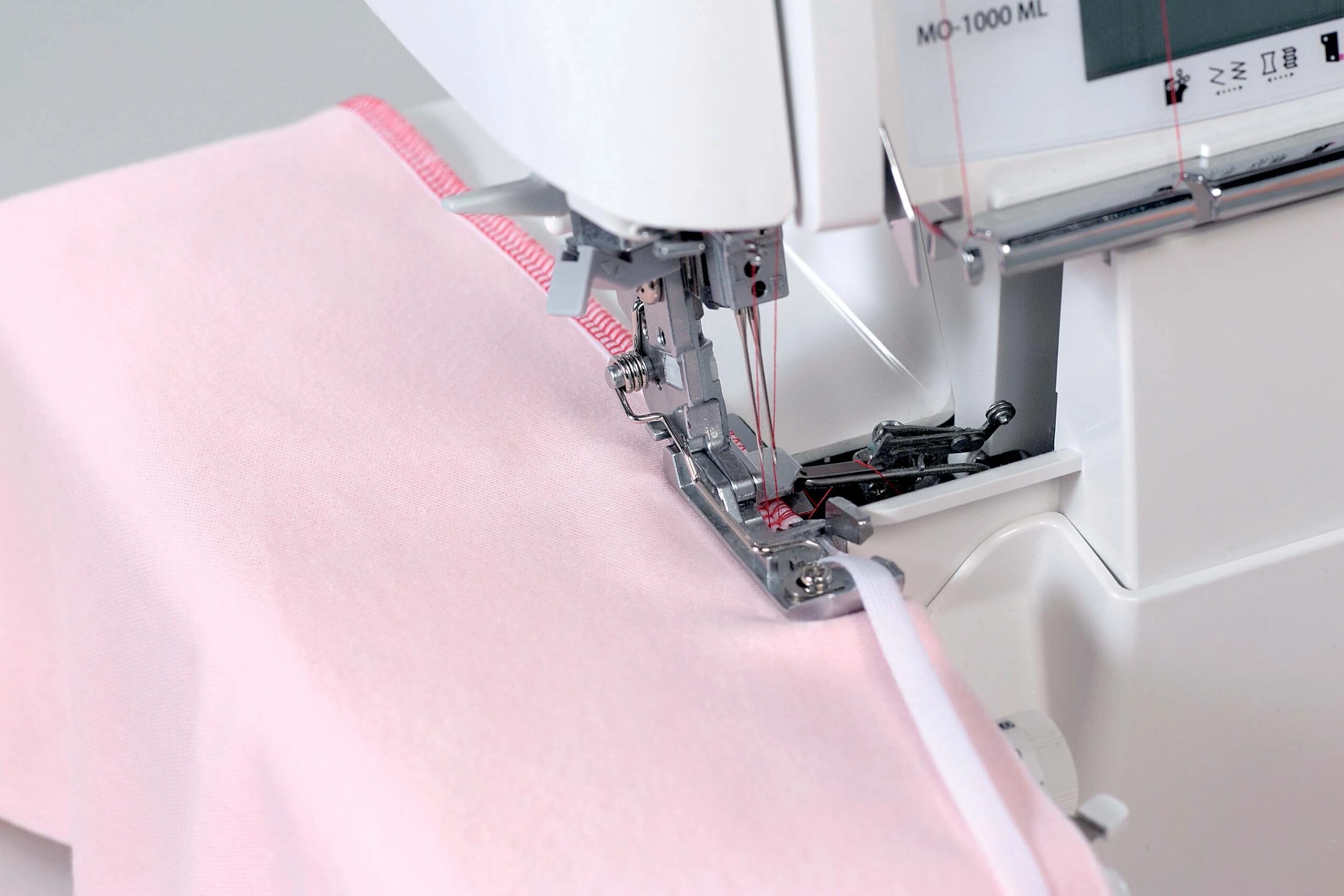15MO_Standard_Presser_Foot_Sewing_in_tape-1