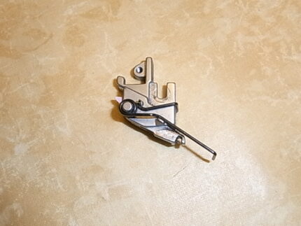 Trykfodsholder Huskylock 460D/460ED
