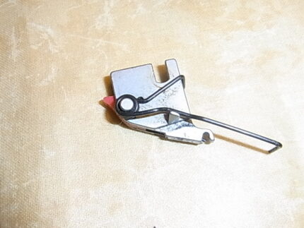 Trykfodsholder Huskylock 905/910