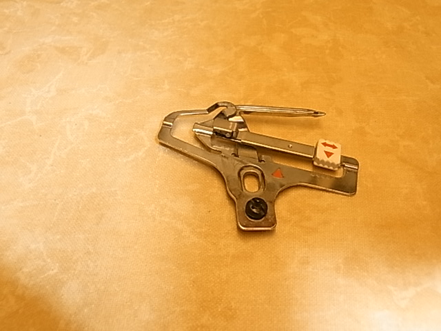 Trykfodsholder Huskylock 560ED Trykfodsholder Huskylock 560ED